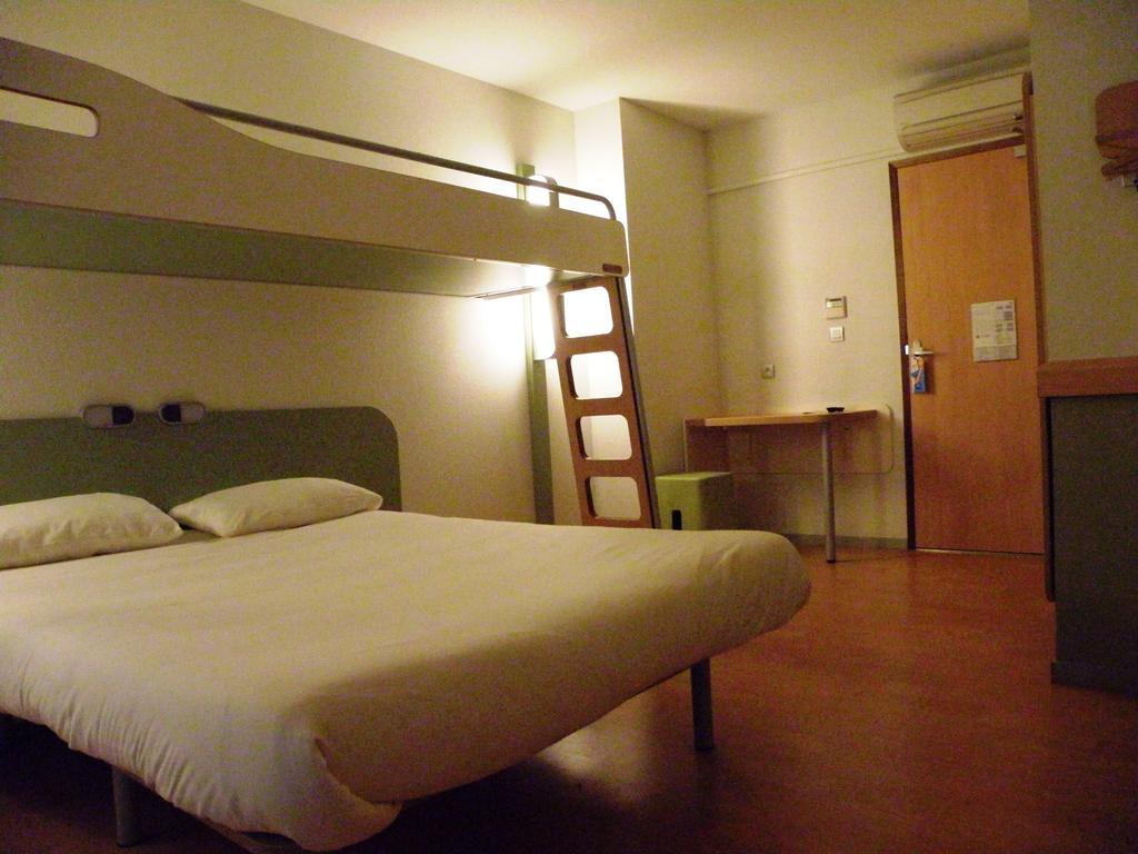 Ibis Budget Montauban Les Chaumes Habitación foto