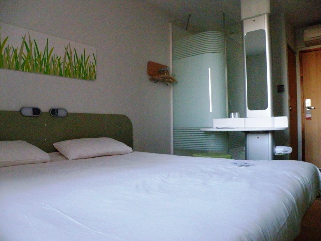 Ibis Budget Montauban Les Chaumes Habitación foto