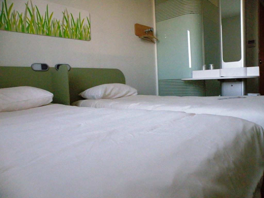 Ibis Budget Montauban Les Chaumes Habitación foto